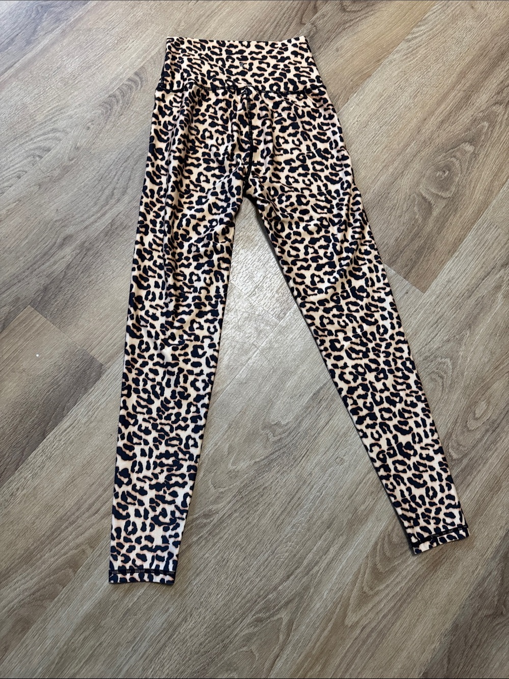 Kyodan Leopard-Print High-Rise Leggings & Cross-Back Sports Bra - Beige & Black - Picture 5 of 5